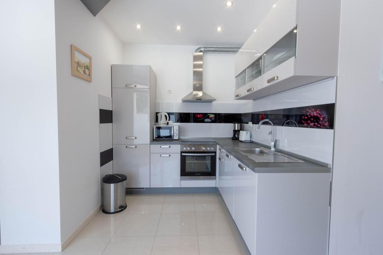 Apartman Dora Подстрана Екстер'єр фото